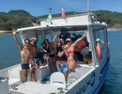 barco em noronha